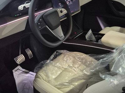 TESLA MODEL X - 3