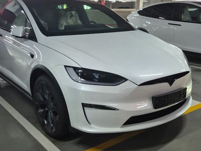 TESLA MODEL X - 1