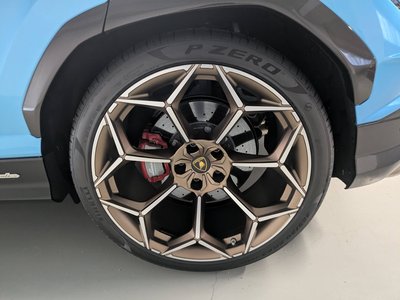 LAMBORGHINI URUS - 9