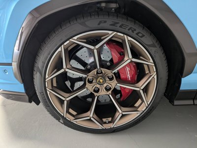 LAMBORGHINI URUS - 8