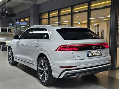 AUDI Q8 - 3