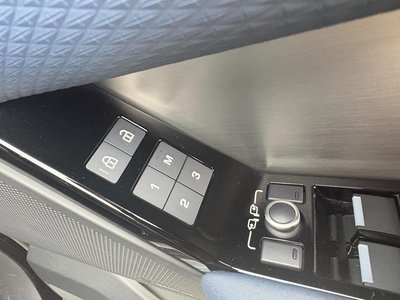 صورة 9 لـ 2023 LAND Rover RANGE ROVER VELAR