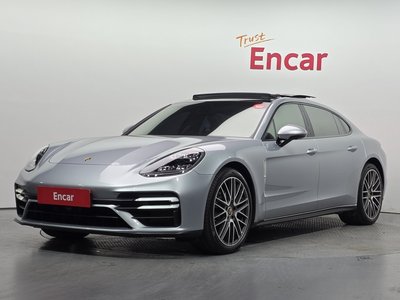 PORSCHE PANAMERA - 1