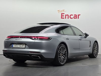 PORSCHE PANAMERA - 4