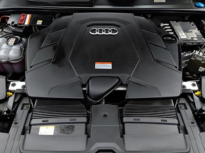 AUDI Q8 - 7