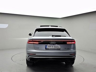 AUDI Q8 - 3