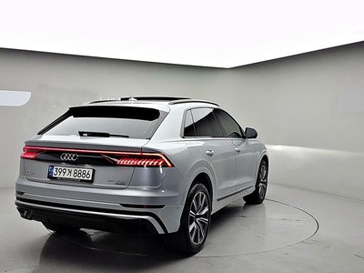 AUDI Q8 - 5