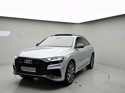 AUDI Q8 - 1
