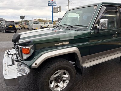 TOYOTA LAND CRUISER 70 - 8