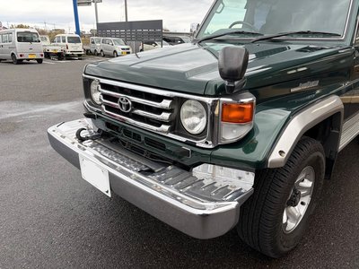 TOYOTA LAND CRUISER 70 - 9