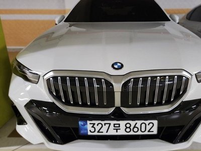 2024 BMW 5 SERIES 照片 1