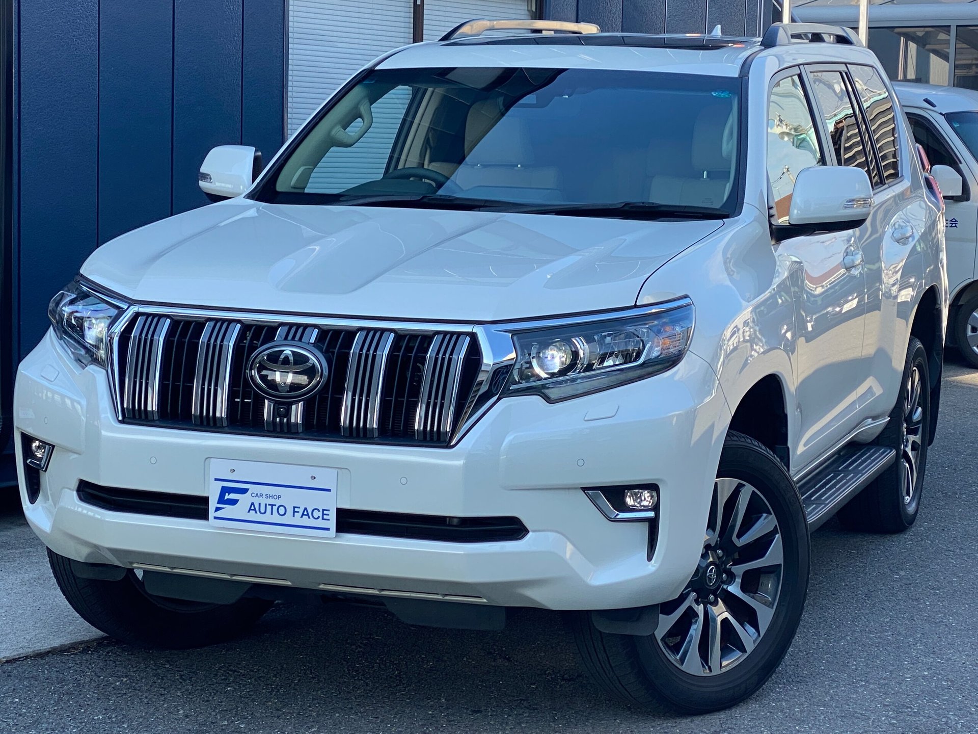 TOYOTA LAND CRUISER PRADO - View 1