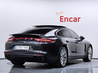 PORSCHE PANAMERA - 3