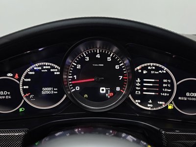 PORSCHE PANAMERA - 8