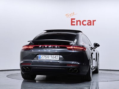 PORSCHE PANAMERA - 4