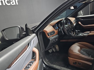 صورة 10 لـ 2020 Maserati LEVANTE