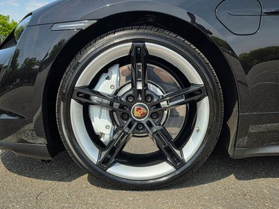 PORSCHE TAYCAN - 6