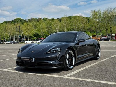 PORSCHE TAYCAN - 1