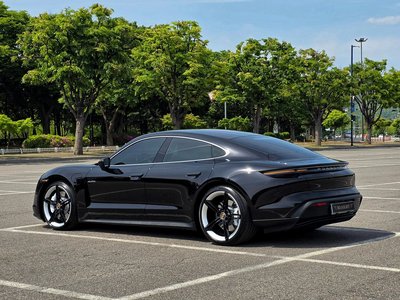 PORSCHE TAYCAN - 5
