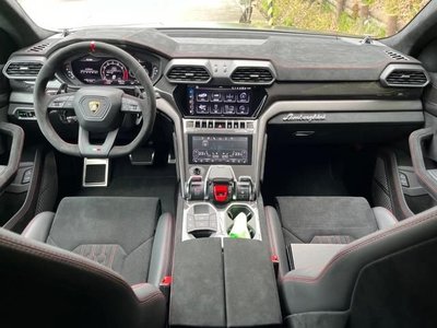 LAMBORGHINI URUS - 9