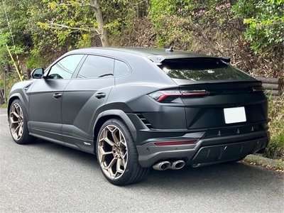 LAMBORGHINI URUS - 2