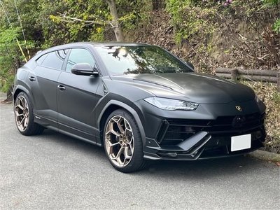 LAMBORGHINI URUS - 4