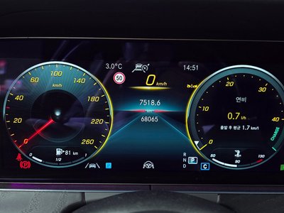 MERCEDES-BENZ E-CLASS - 8