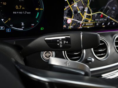 MERCEDES-BENZ E-CLASS - 9