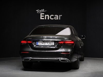 MERCEDES-BENZ E-CLASS - 4