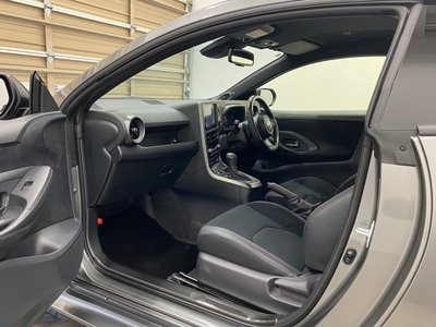 TOYOTA GR YARIS - 10