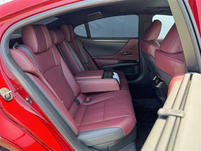 2024 Lexus ES thumbnail 29