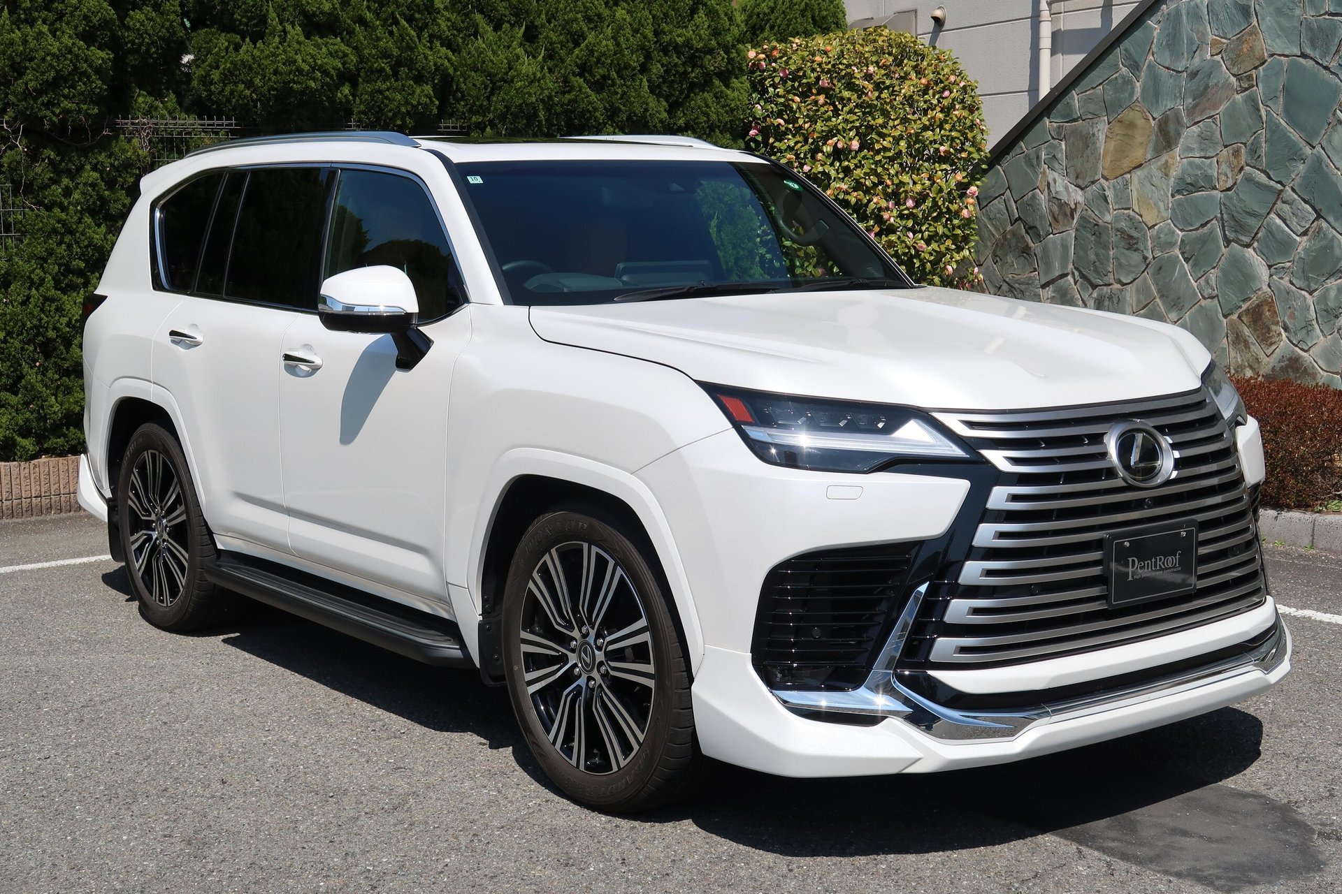 LEXUS LX - View 1
