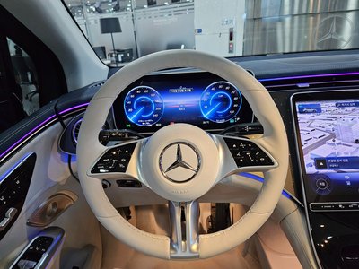 MERCEDES-BENZ EQE - 8