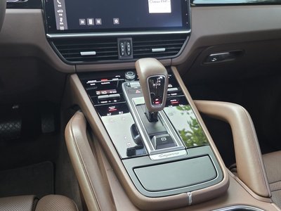 2020 Porsche CAYENNE photo 9