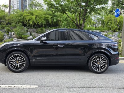 2020 Porsche CAYENNE photo 2