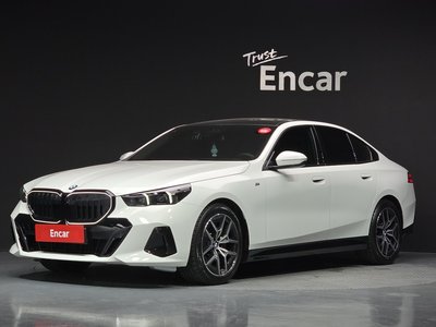 2024 BMW 5 SERIES — фото 1