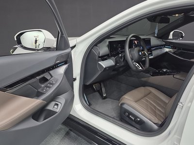 2024 BMW 5 SERIES — миниатюра 13