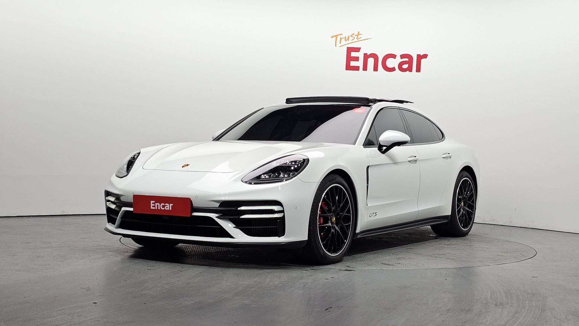 PORSCHE PANAMERA - View 1