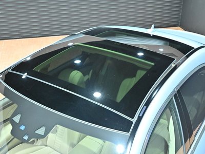 2018 Mercedes-BENZ S-CLASS photo 2