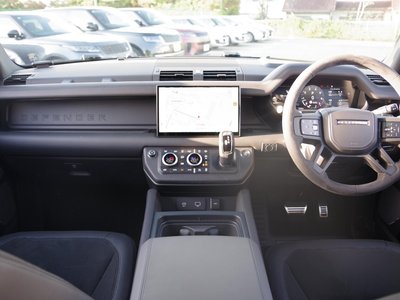 LAND ROVER DEFENDER - 4