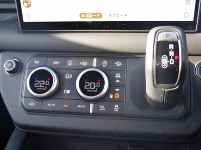 LAND ROVER DEFENDER - 10