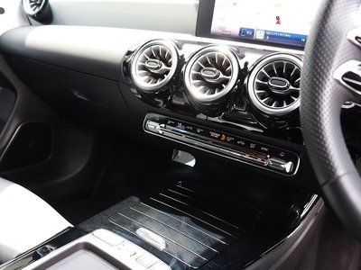 صورة مصغرة 33 لـ 2025 Mercedes-BENZ CLA