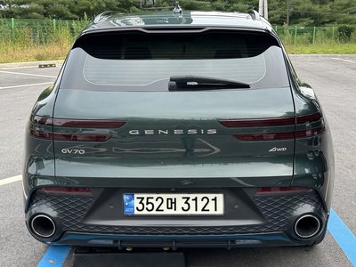 صورة 3 لـ 2021 Genesis GV70