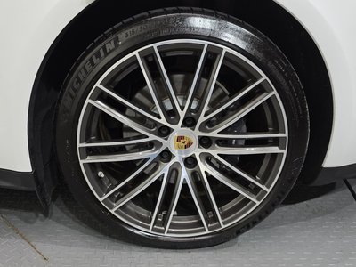 صورة 8 لـ 2018 Porsche PANAMERA