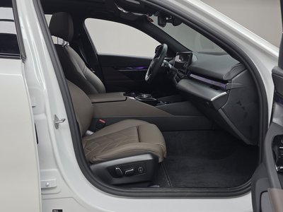 2025 BMW 5 SERIES 缩略图 22