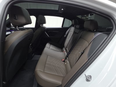 2025 BMW 5 SERIES 缩略图 15