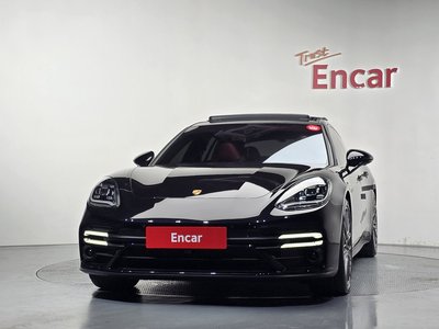 2023 Porsche PANAMERA photo 2