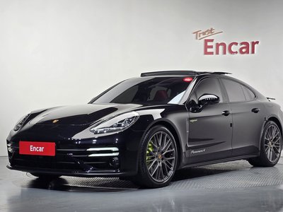 2023 Porsche PANAMERA photo 1