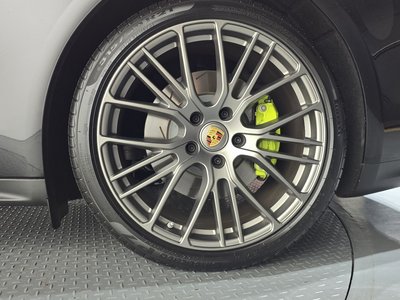 2023 Porsche PANAMERA photo 8