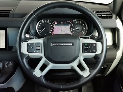 LAND ROVER DEFENDER - 7